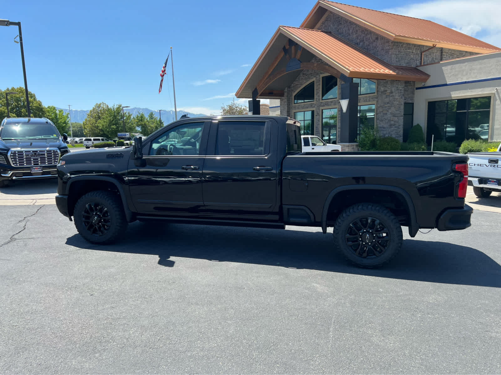 2025 Chevrolet Silverado 2500HD High Country photo 2