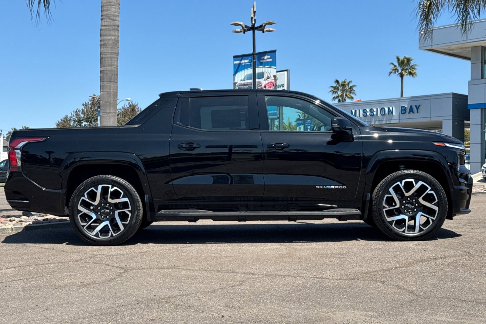 2024 Chevrolet Silverado EV RST photo 3