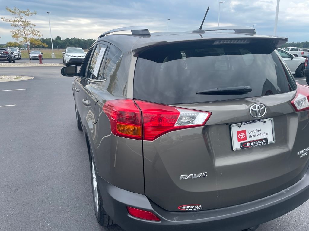 2015 Toyota RAV4 Limited photo 9