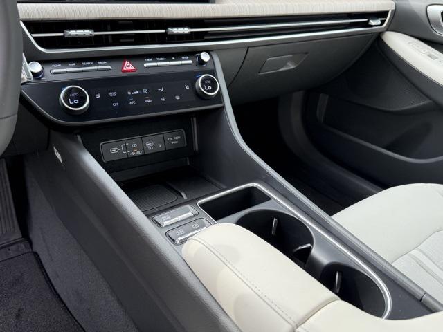 2025 Hyundai Sonata Hybrid SEL photo 19