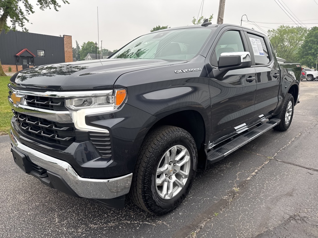 2024 Chevrolet Silverado 1500 LT photo 3