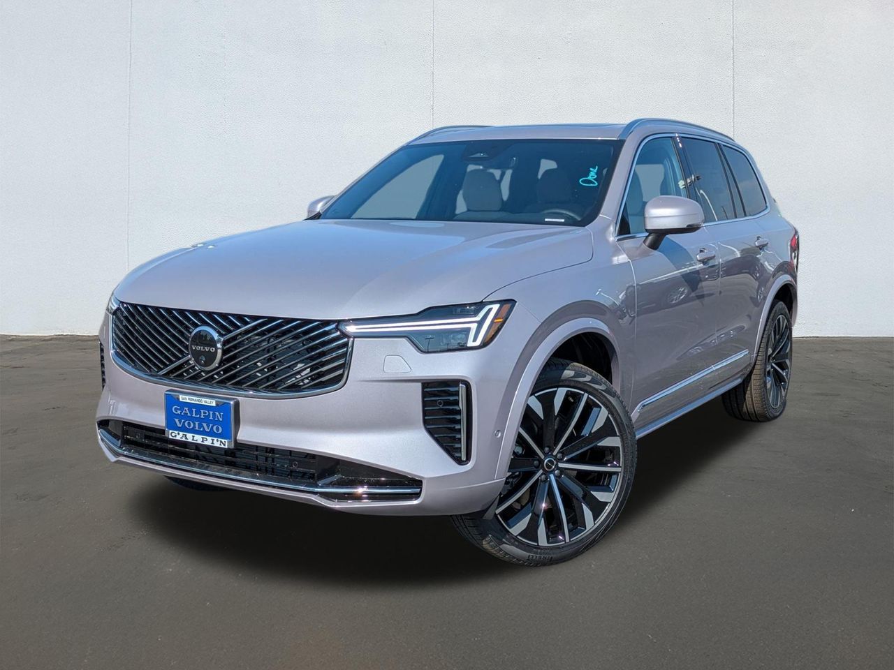 2026 Volvo XC90 Plus's photo