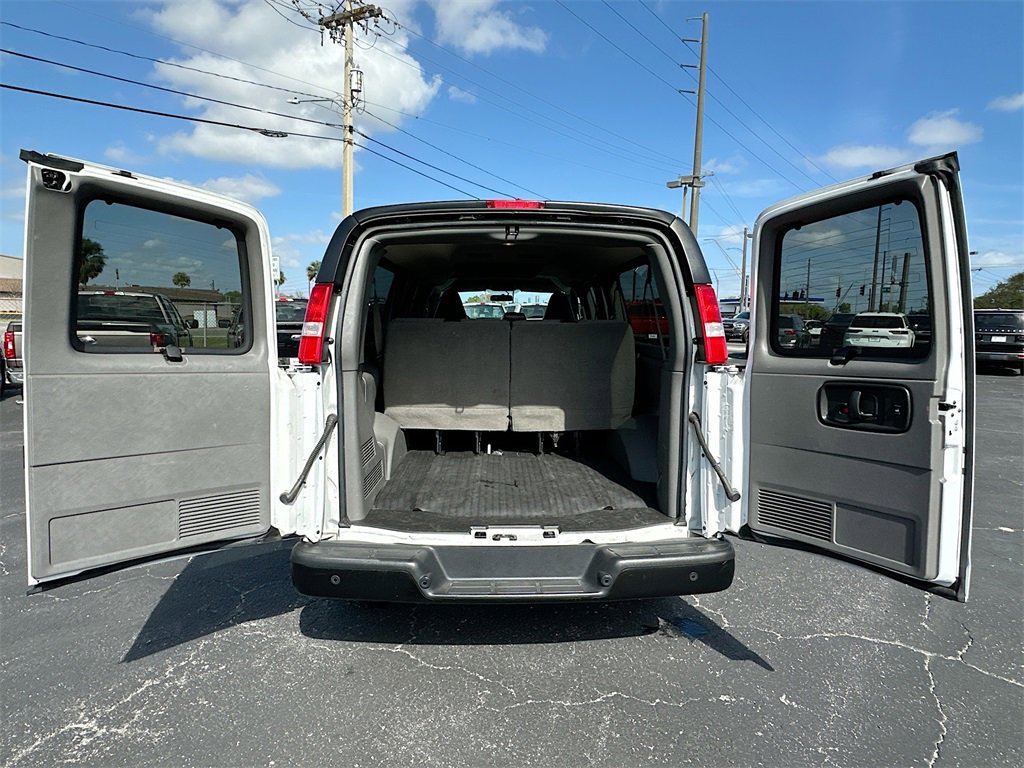 2022 Chevrolet Express Passenger 3500 photo 16