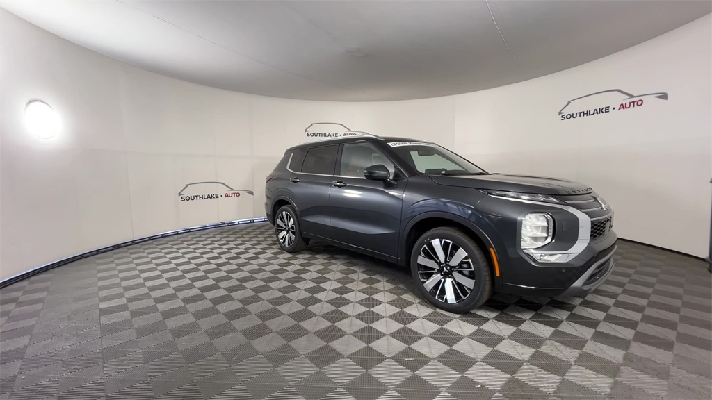 2025 Mitsubishi Outlander SEL photo 2