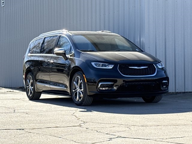 2026 Chrysler Pacifica Pinnacle's photo
