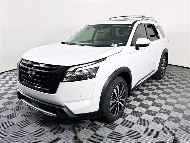 2025 Nissan Pathfinder Platinum photo 3