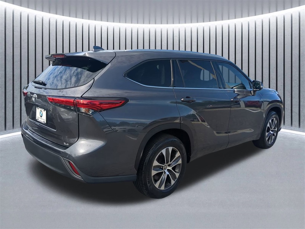 2021 Toyota Highlander XLE photo 4