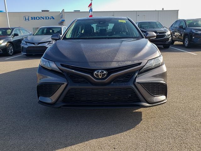 2021 Toyota Camry SE photo 2
