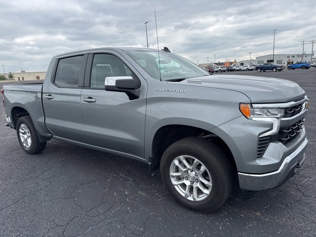 2024 Chevrolet Silverado 1500 LT photo 3