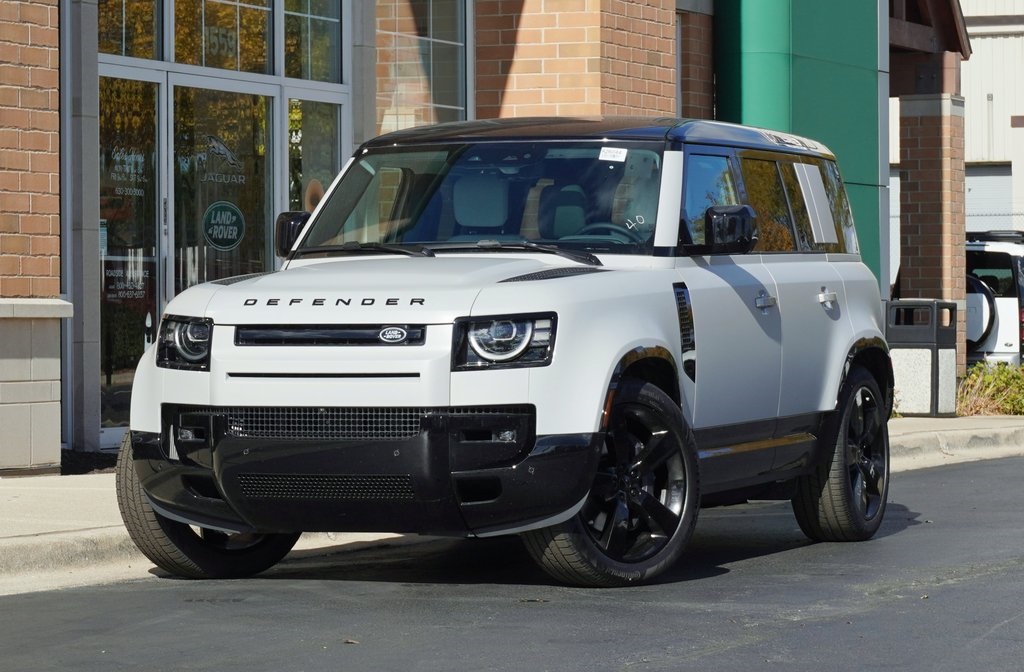 2026 Land Rover Defender X-Dynamic SE's photo