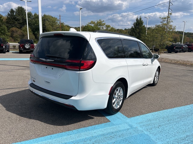 2022 Chrysler Pacifica Touring L photo 4