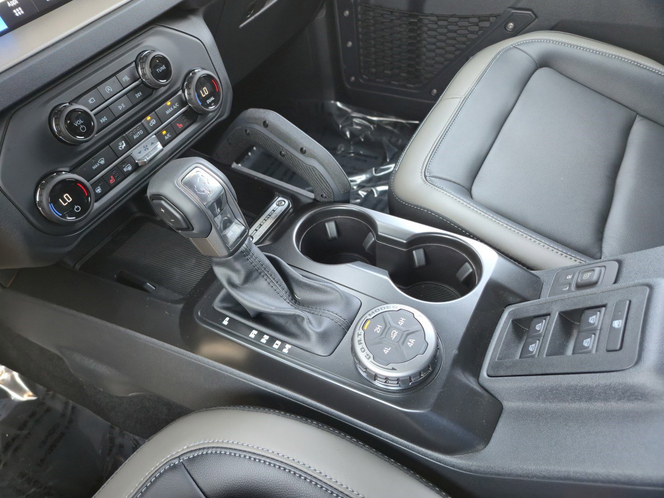 2025 Ford Bronco Outer Banks photo 9