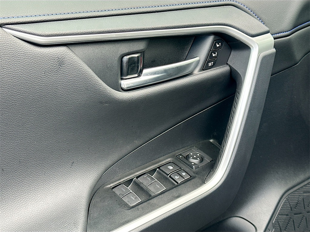 2025 Toyota RAV4 Hybrid XSE photo 14