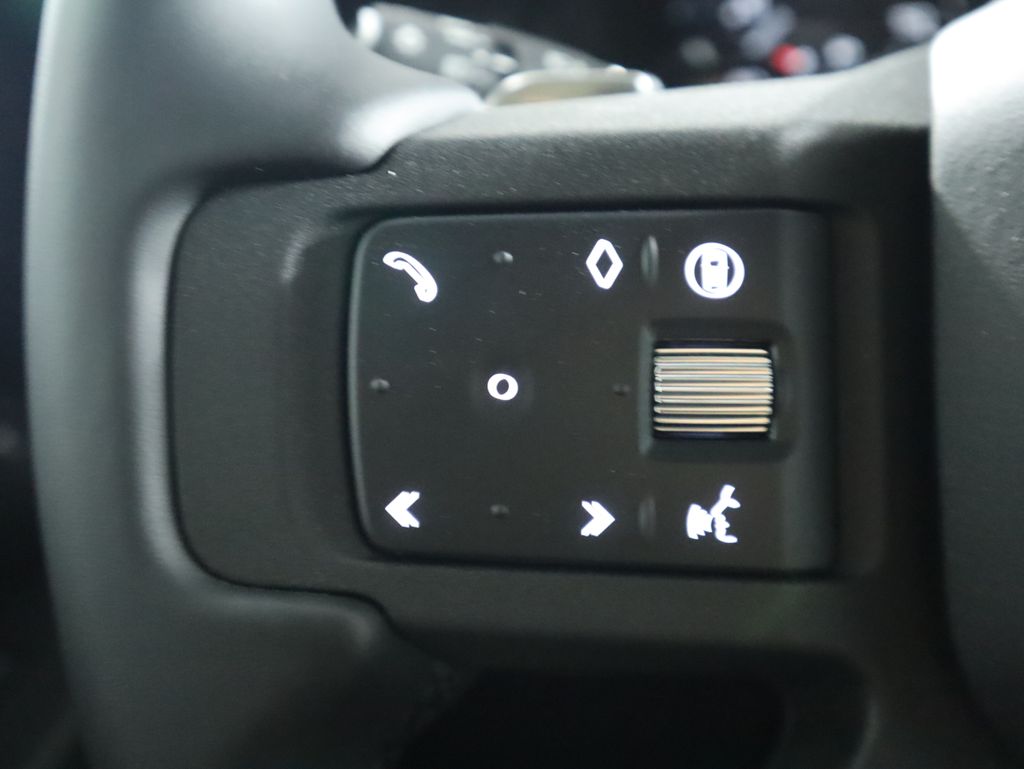2025 Land Rover Defender 130 V8 photo 10