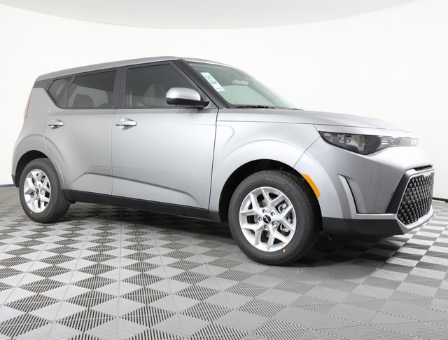 2025 Kia Soul LX photo 3