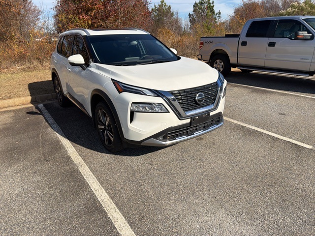 2021 Nissan Rogue Platinum's photo