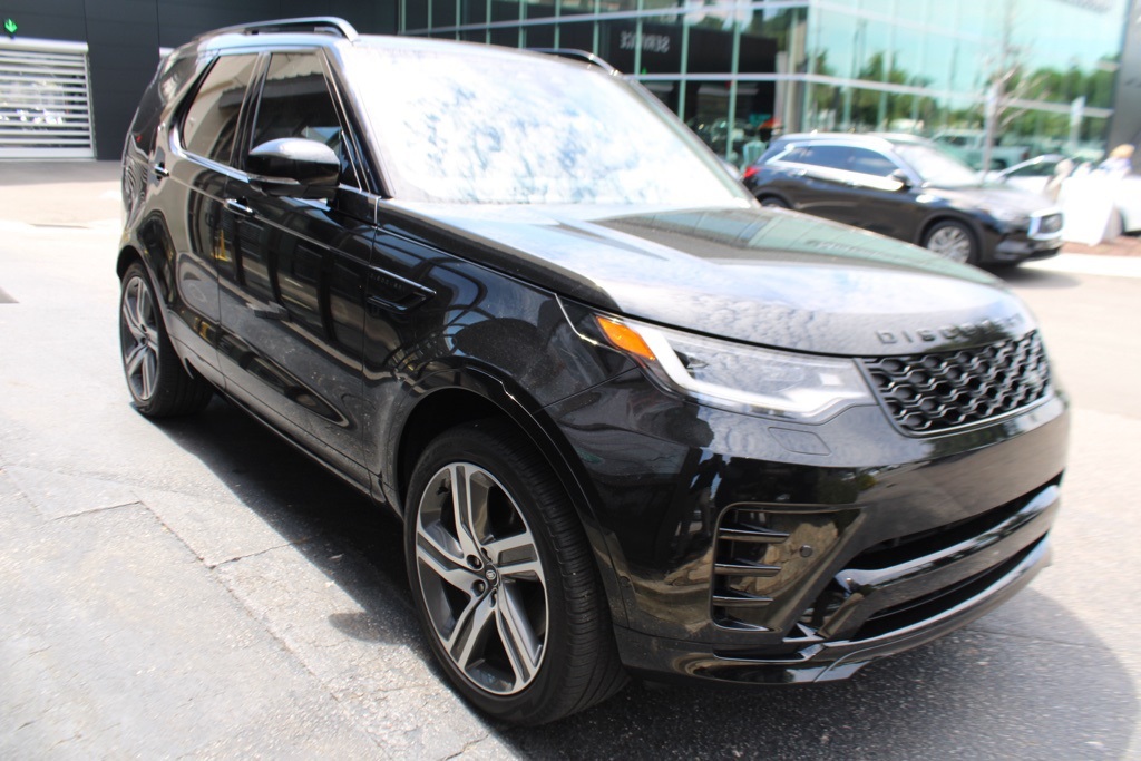 2024 Land Rover Discovery SE photo 3