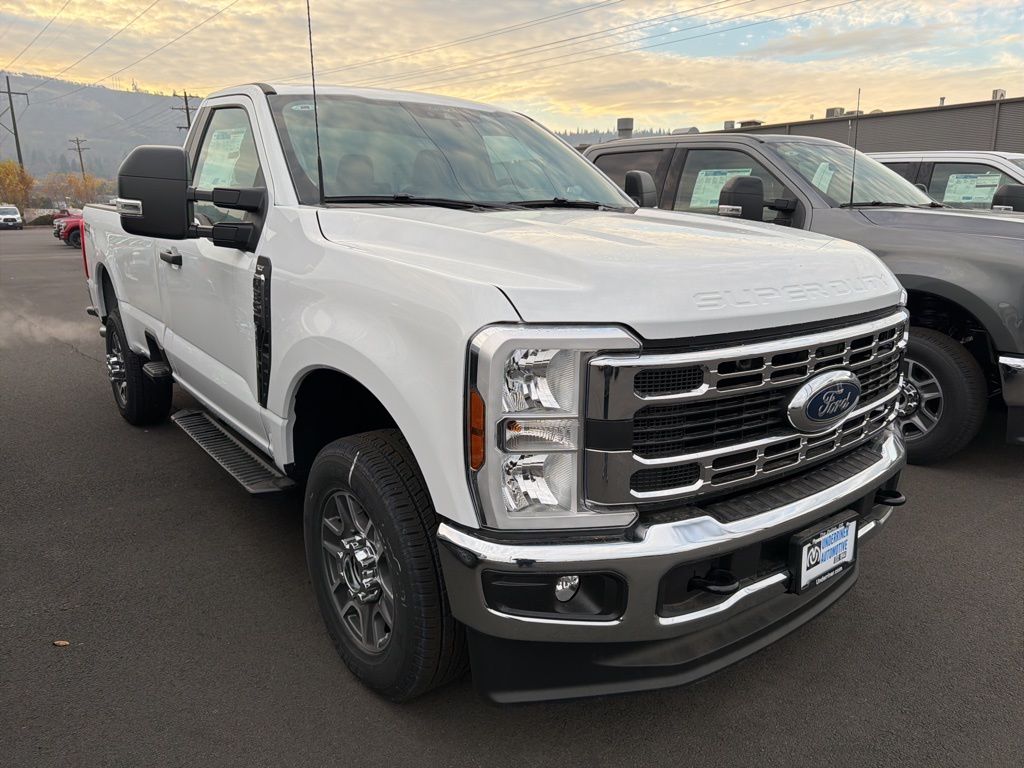 2025 Ford F-350 Super Duty XLT's photo