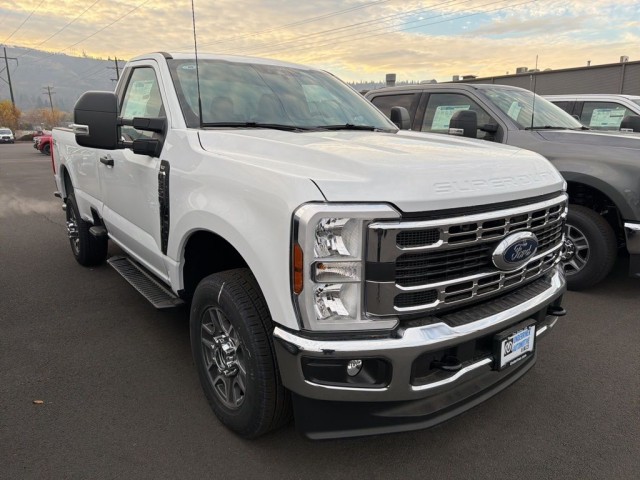 2025 Ford F-350 Super Duty XLT's photo