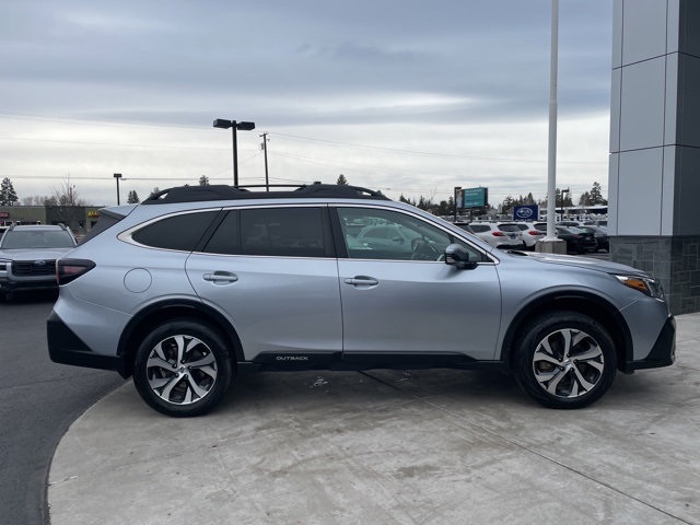 2022 Subaru Outback Limited photo 3