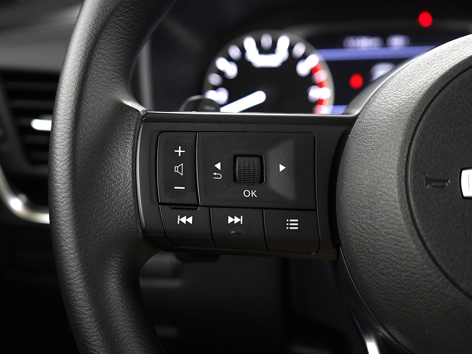 2024 Nissan Rogue SV photo 24