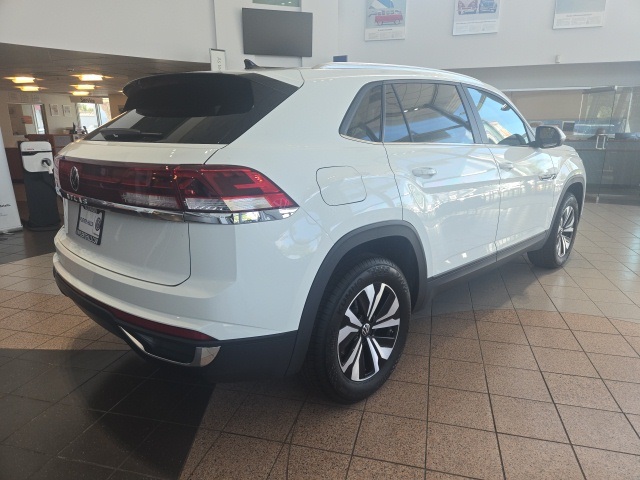 2025 Volkswagen Atlas Cross Sport SE photo 6
