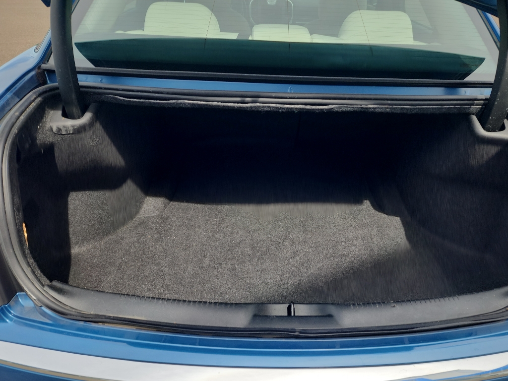 2020 Chrysler 300 Touring photo 5