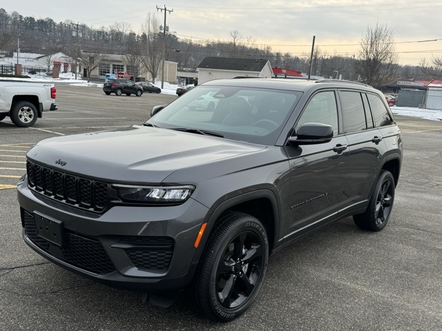 2023 Jeep Grand Cherokee Altitude's photo