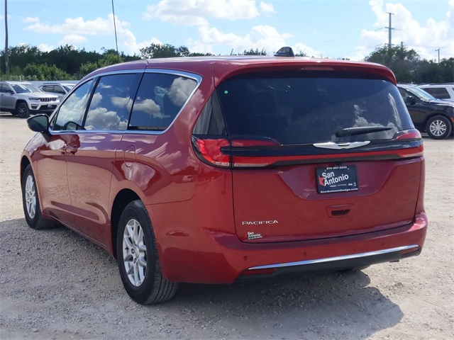 2026 Chrysler Pacifica photo 5