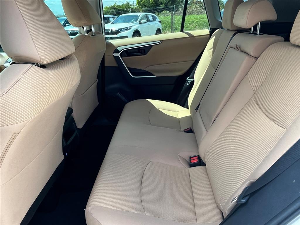 2021 Toyota RAV4 LE photo 19