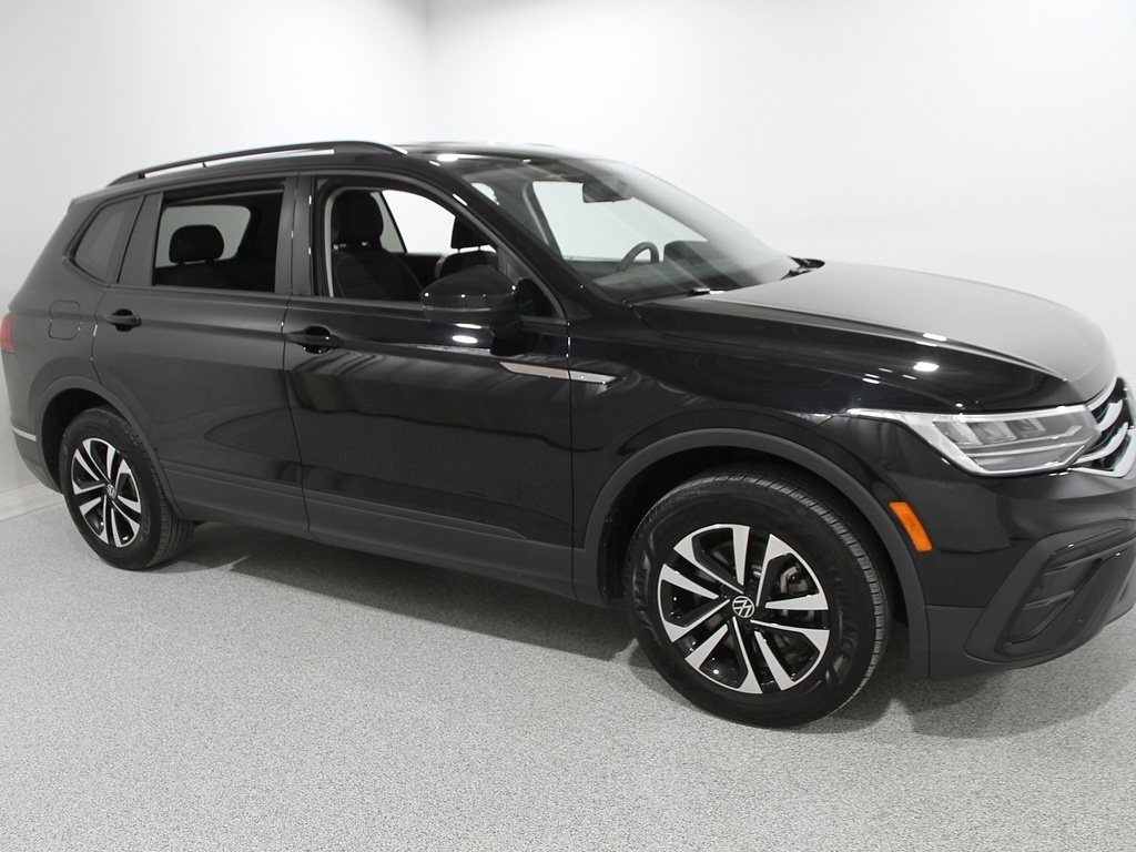 2022 Volkswagen Tiguan S's photo