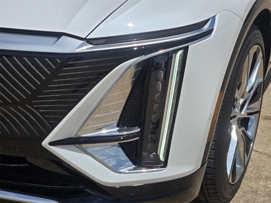 2025 Cadillac Lyriq Luxury photo 8