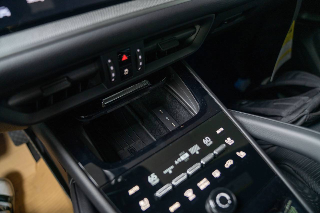 2025 Porsche Cayenne Coupe photo 22
