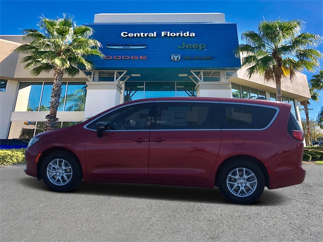 2025 Chrysler Voyager LX photo 7