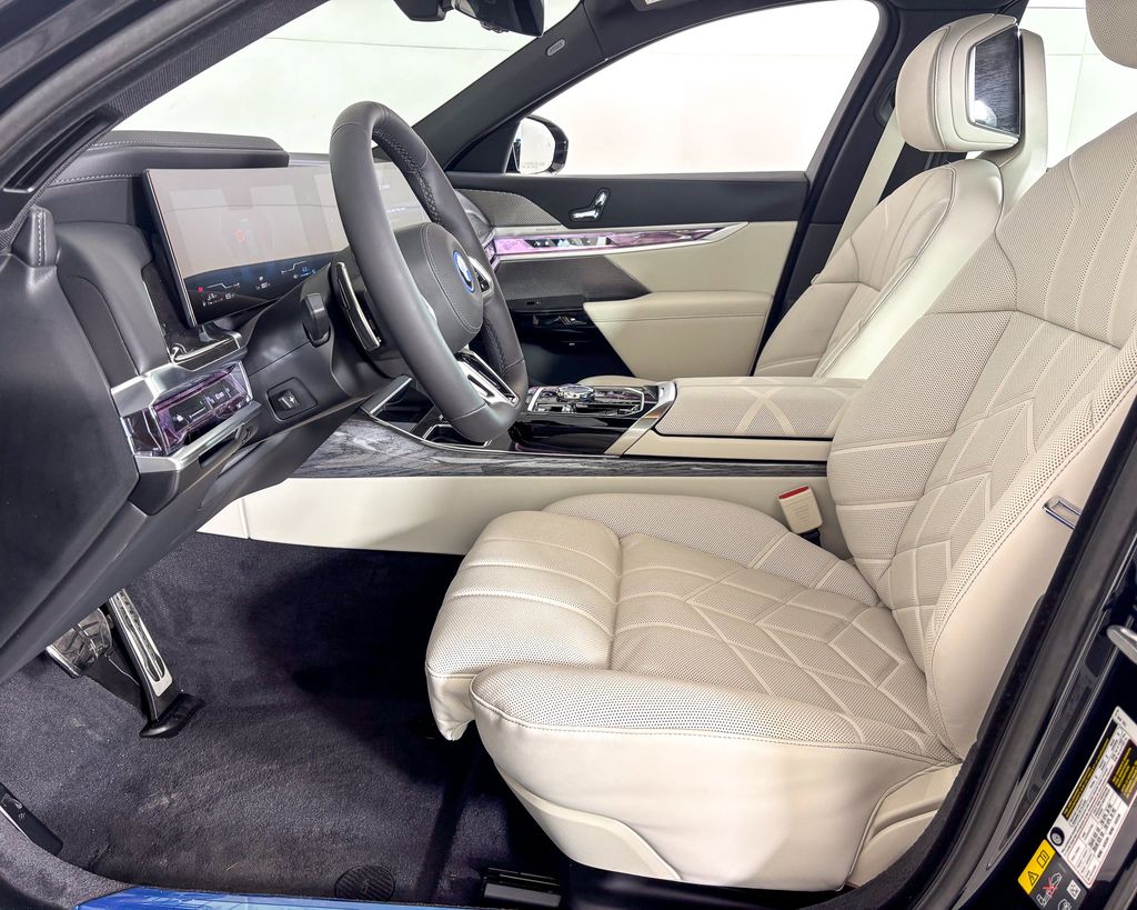 2025 Bmw 750e 750e xDrive photo 26