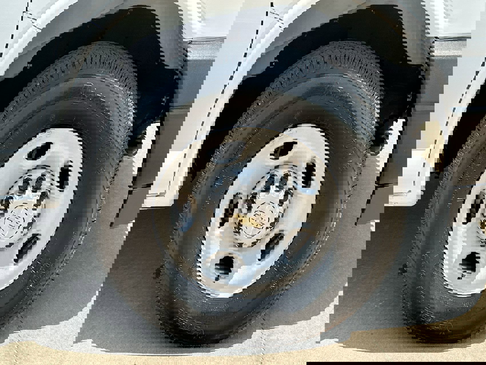 2023 Chevrolet Express Passenger LS photo 9