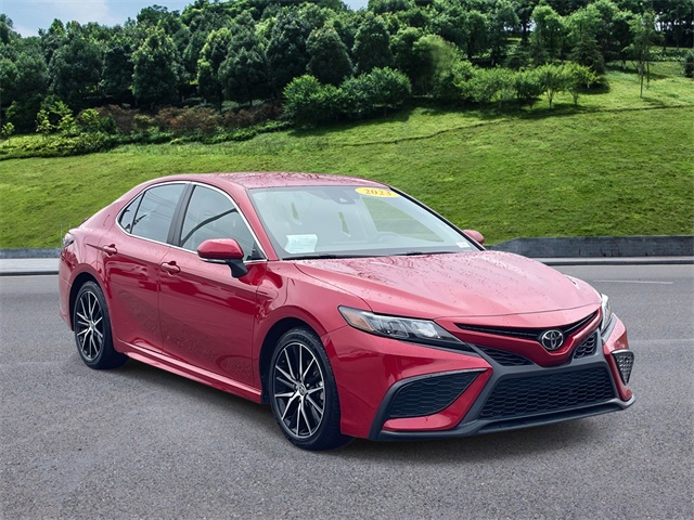 2023 Toyota Camry SE's photo