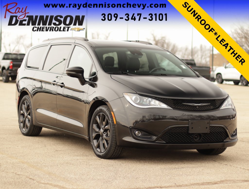 2020 Chrysler Pacifica Limited's photo