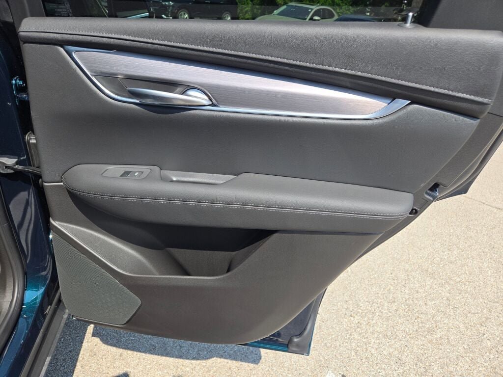 2025 Cadillac XT5 Luxury photo 9