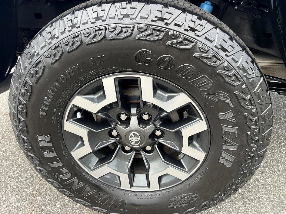 2023 Toyota Tacoma TRD Off-Road photo 11