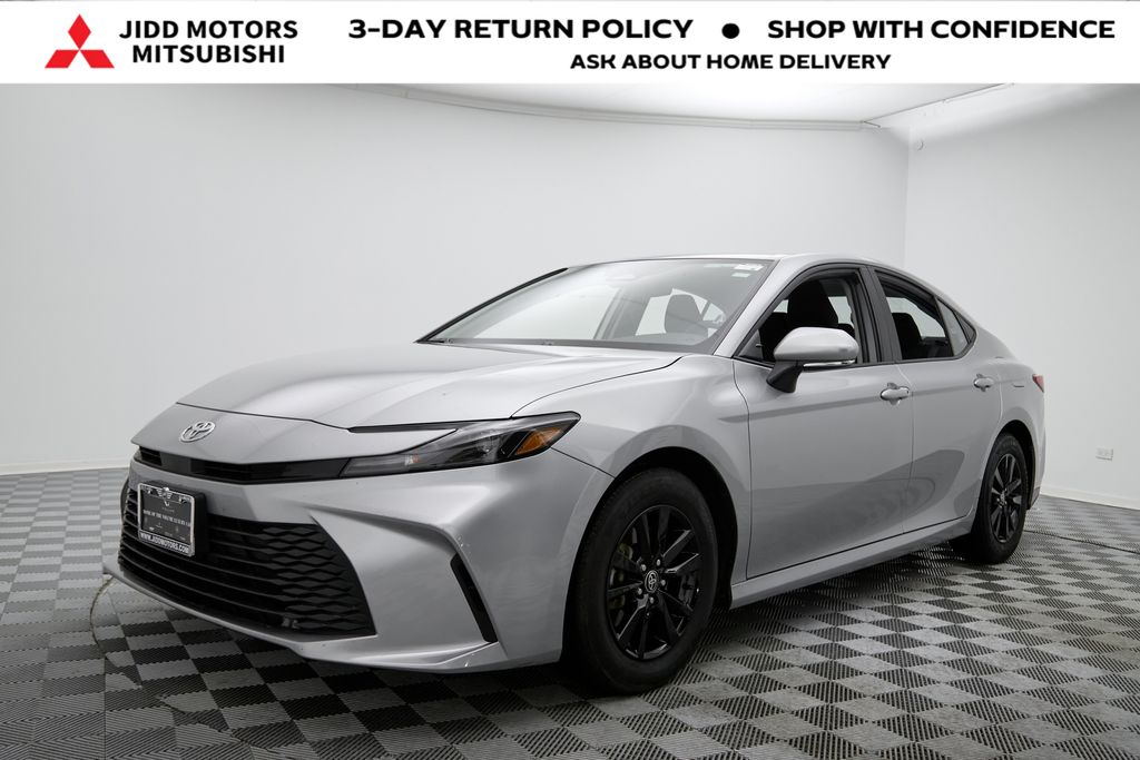2025 Toyota Camry LE's photo
