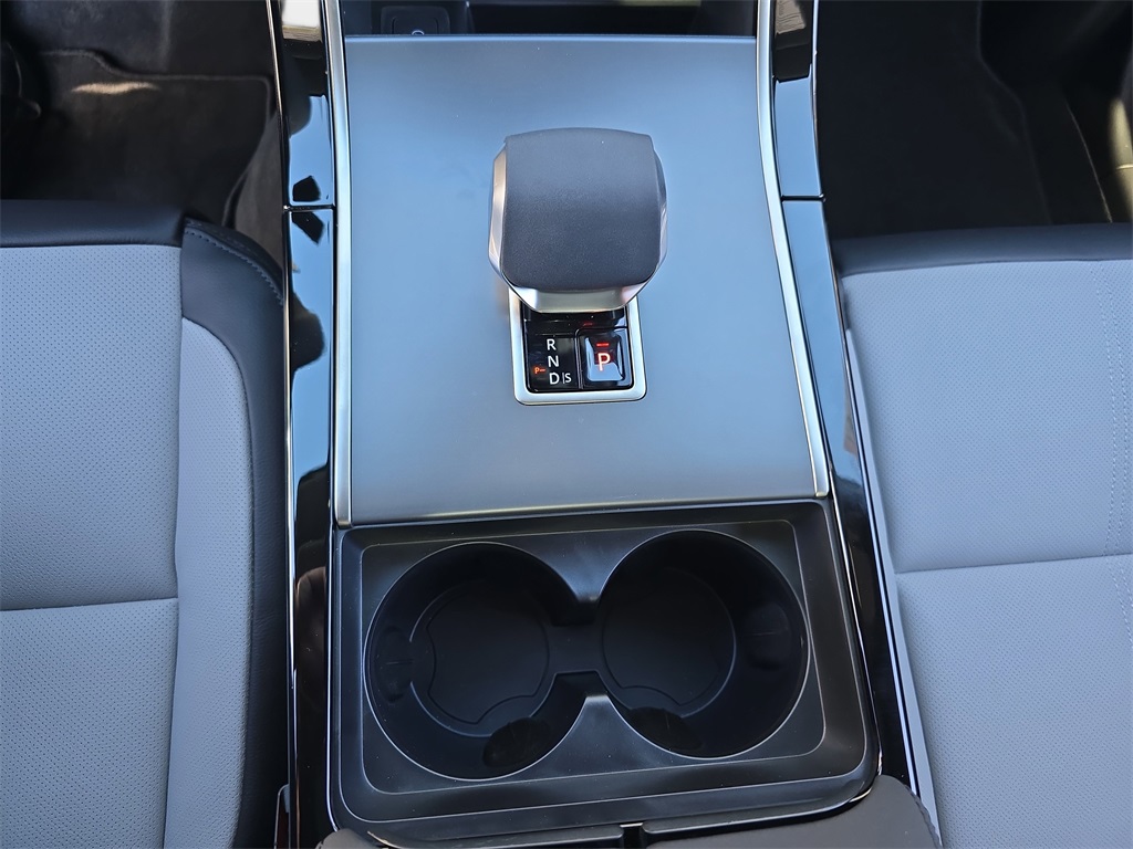 2026 Land Rover Range Rover Velar S photo 21
