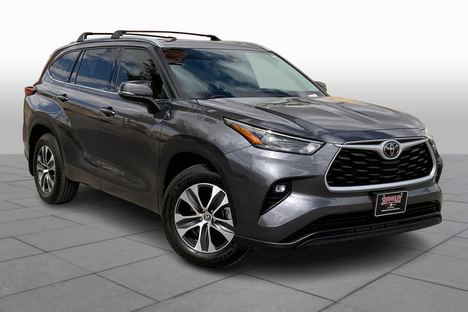 2022 Toyota Highlander XLE photo 2