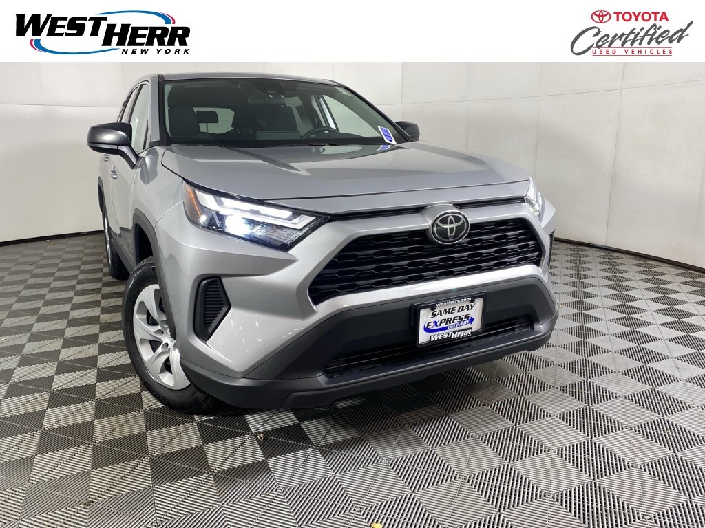 2024 Toyota RAV4 LE's photo