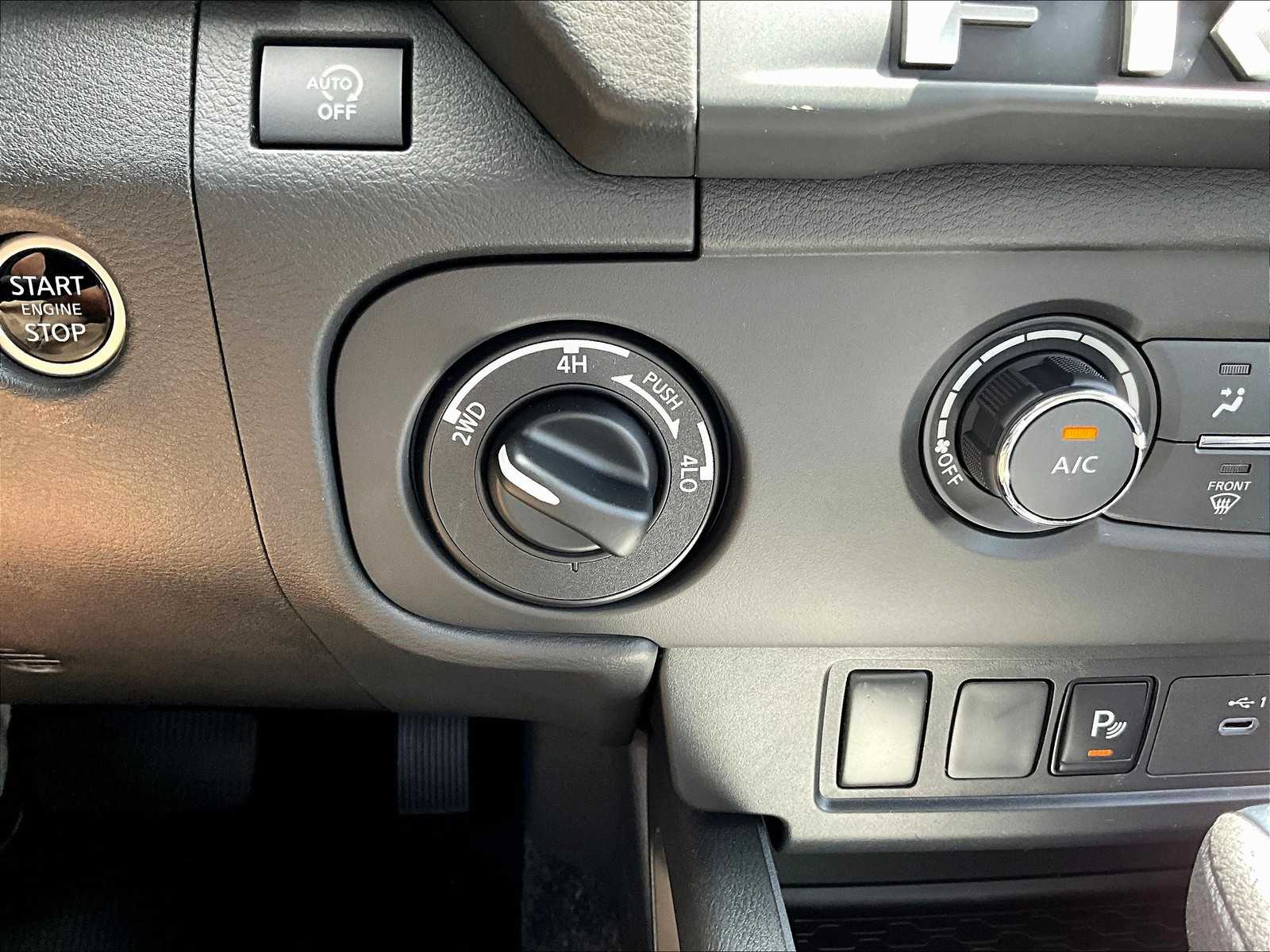 2025 Nissan Frontier SV photo 26
