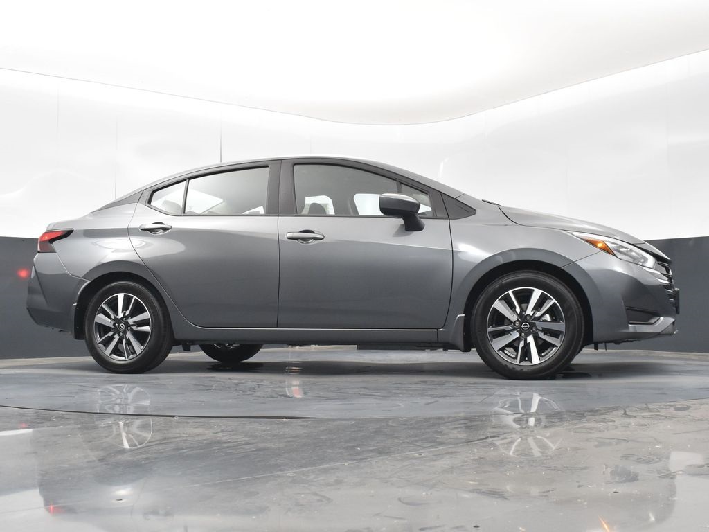 2025 Nissan Versa 1.6 SV photo 33