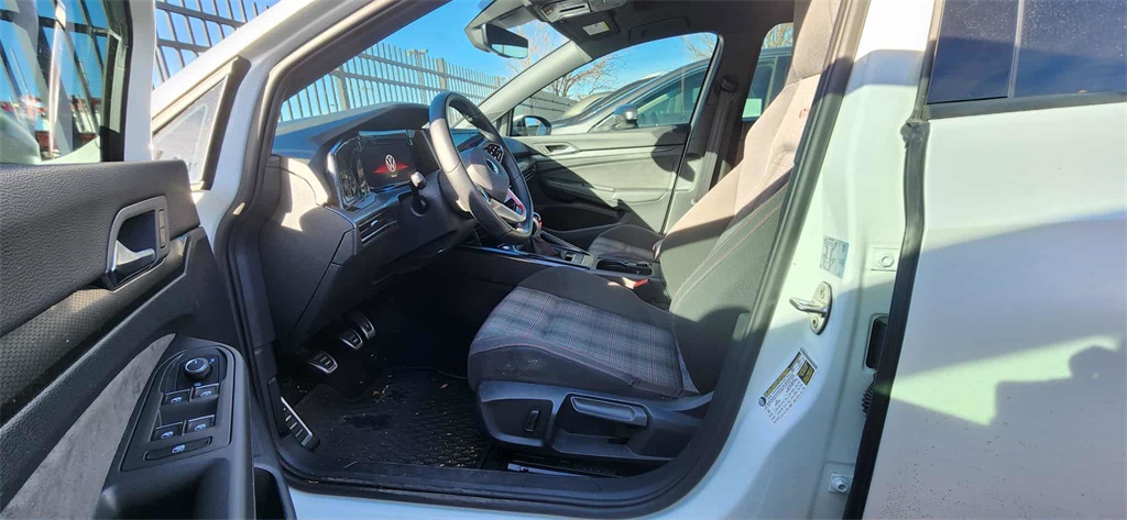 2023 Volkswagen Golf GTI Autobahn photo 2