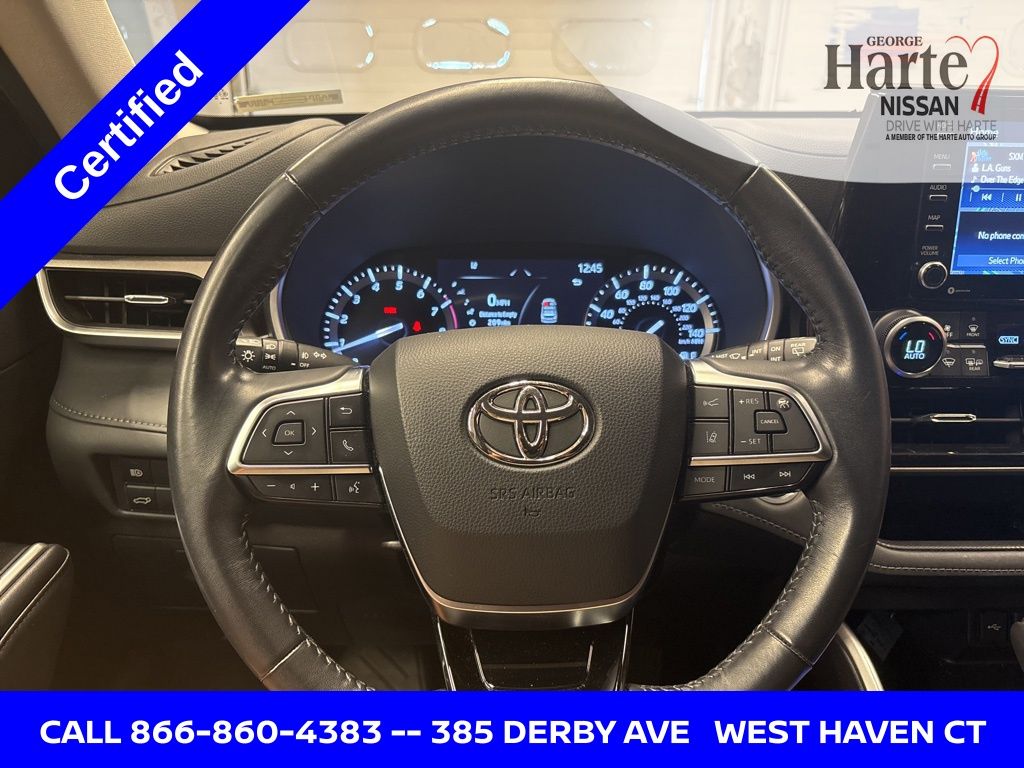 2021 Toyota Highlander XLE photo 12