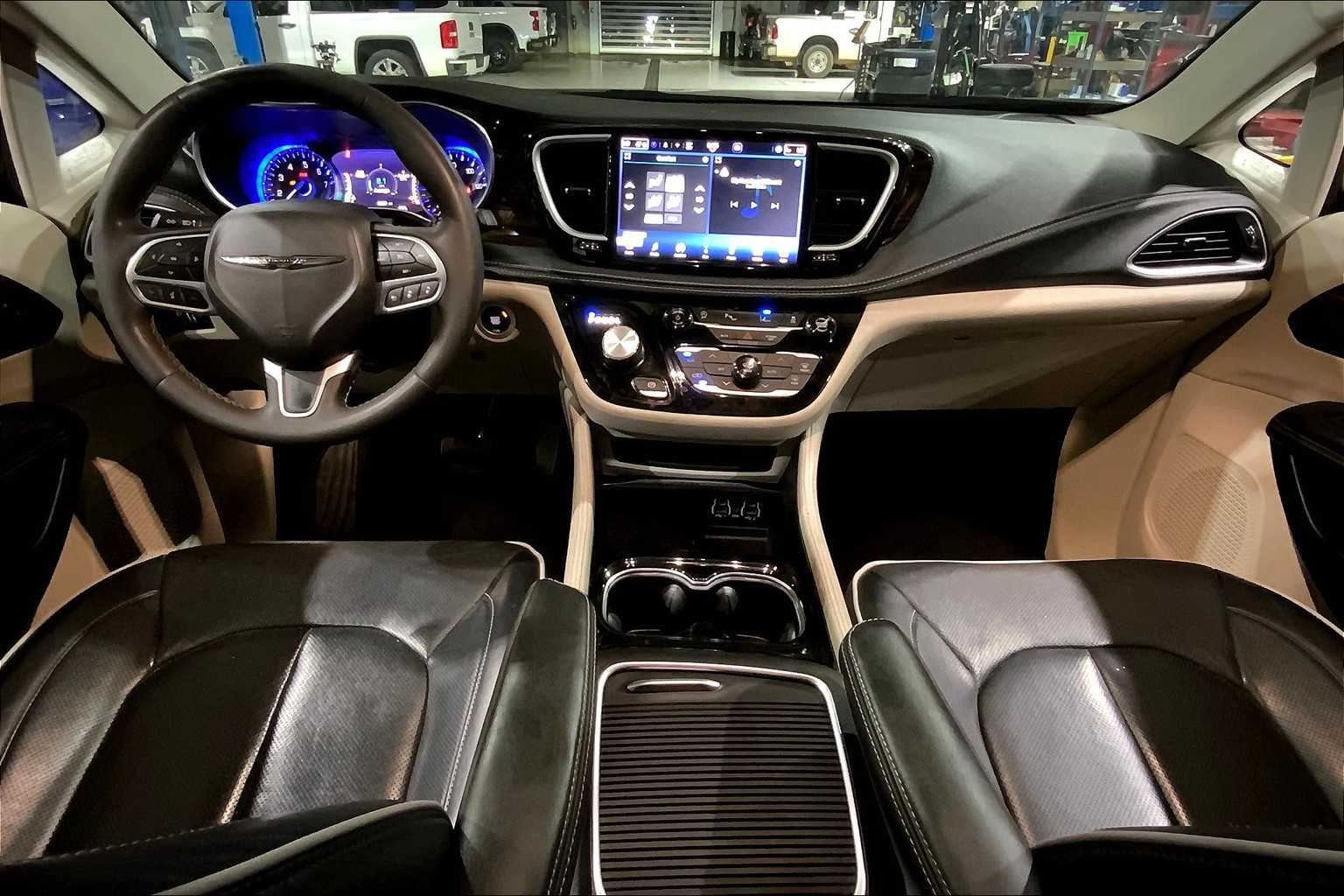 2023 Chrysler Pacifica Limited photo 14