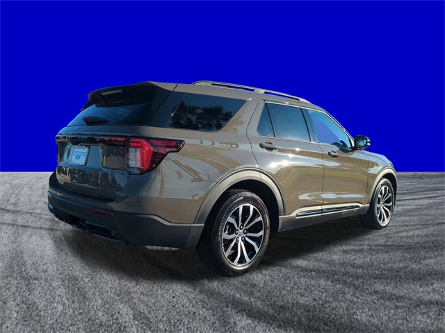 2026 Ford Explorer ST-Line photo 4